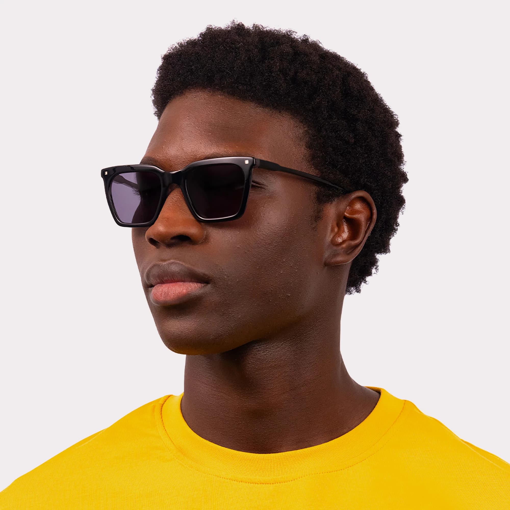 Une paire de Carter Noir Lunettes de soleil