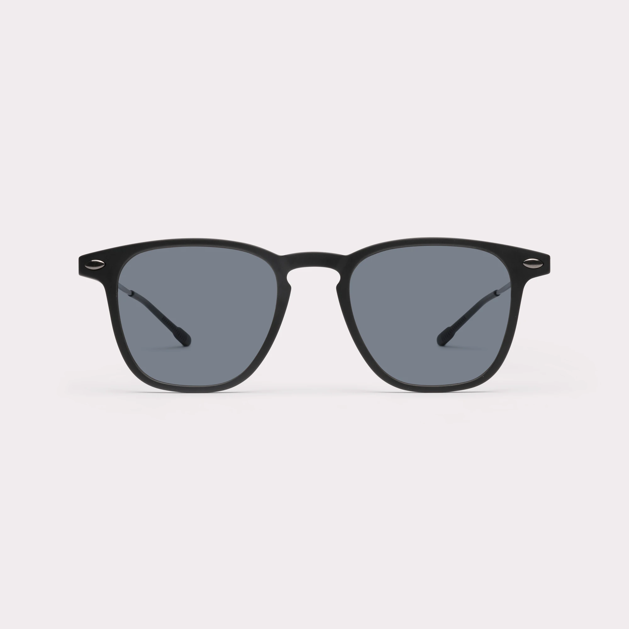 Une paire de Doni Noir Lunettes de lecture solaires vue de face