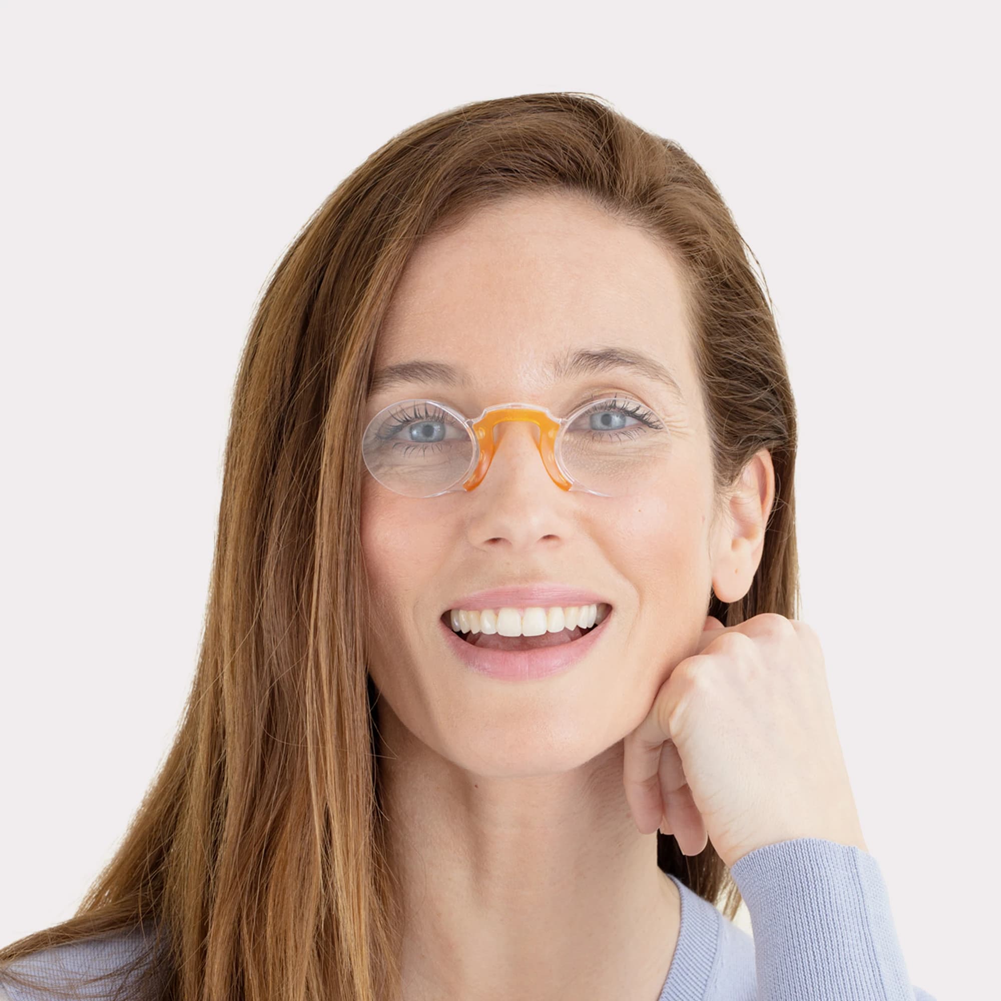 Une paire de Oval Apricot Lunettes de lecture