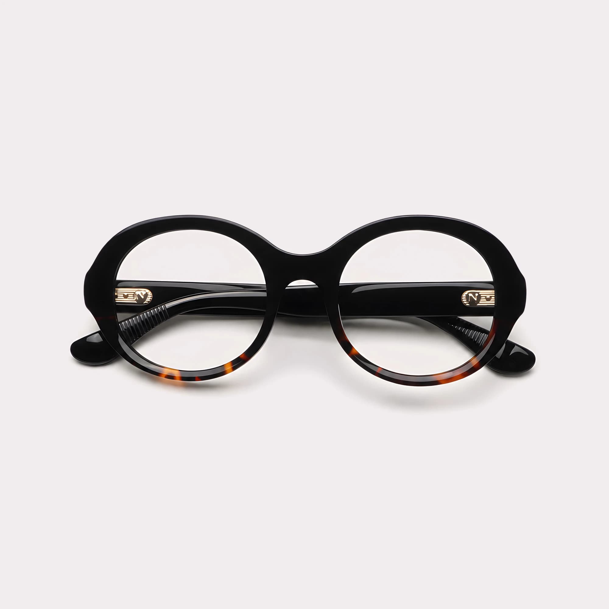 Un par de Nina Black Tortoise Gafas graduadas plegado