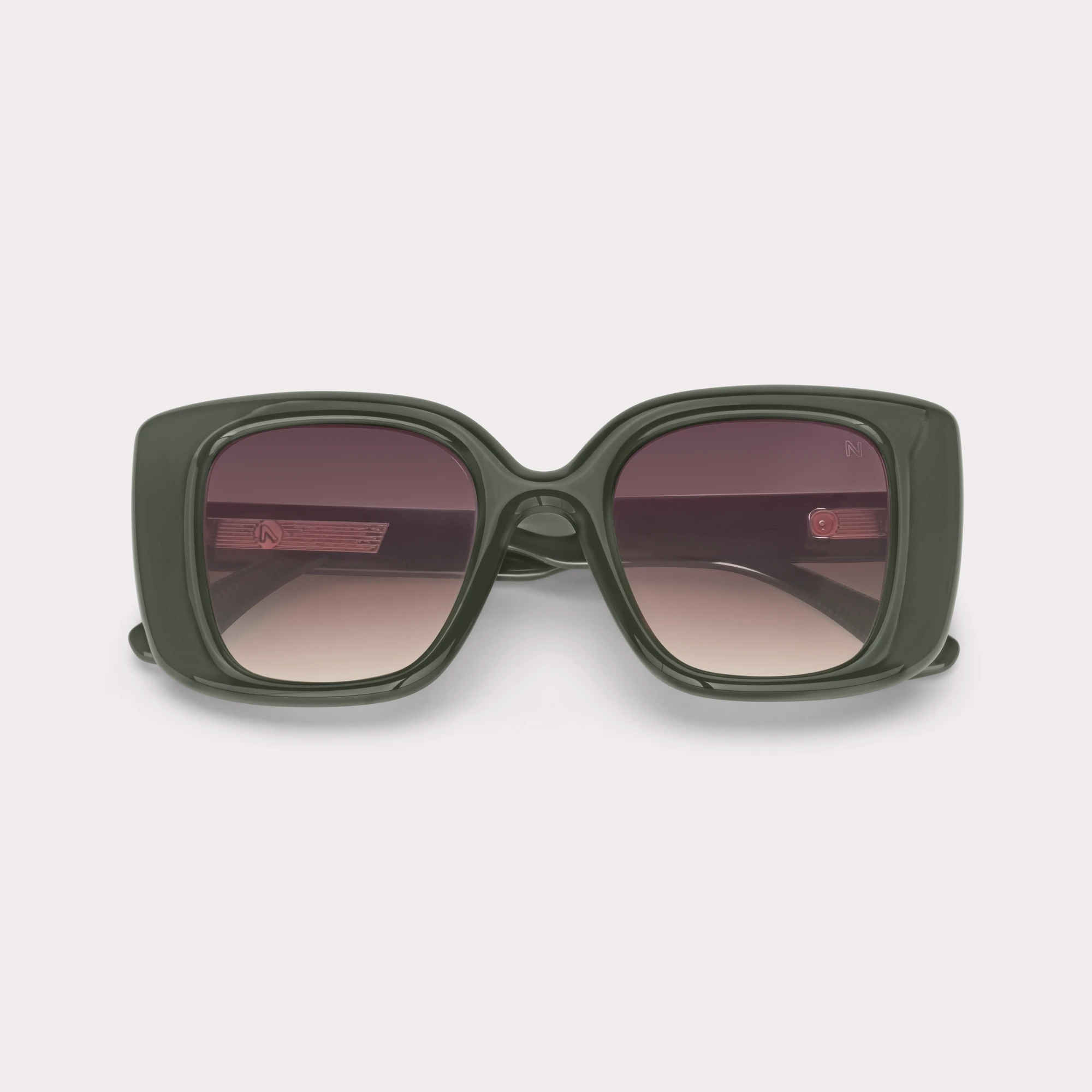 Ein Paar Mona Camo Sonnenbrille , zusammengeklappt