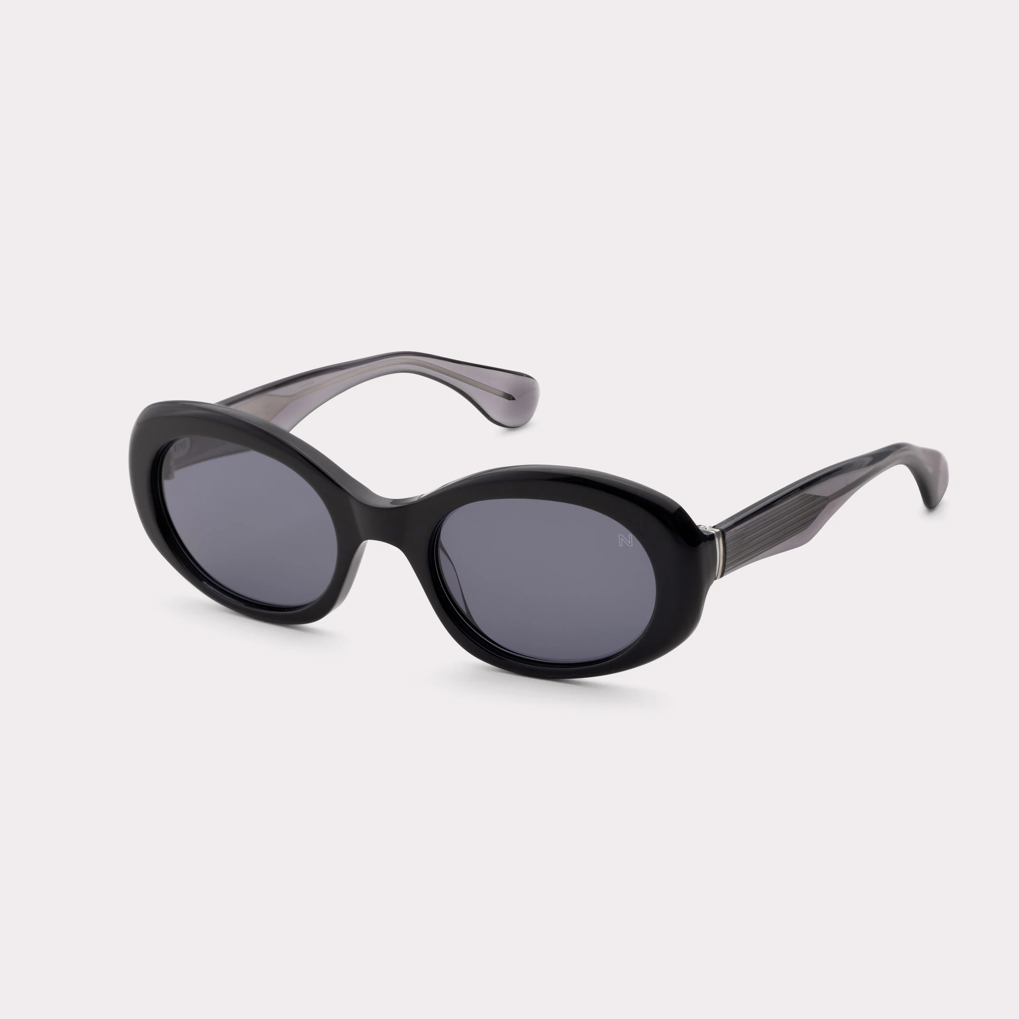 Une paire de Loop Noir Lunettes de soleil vue de côté