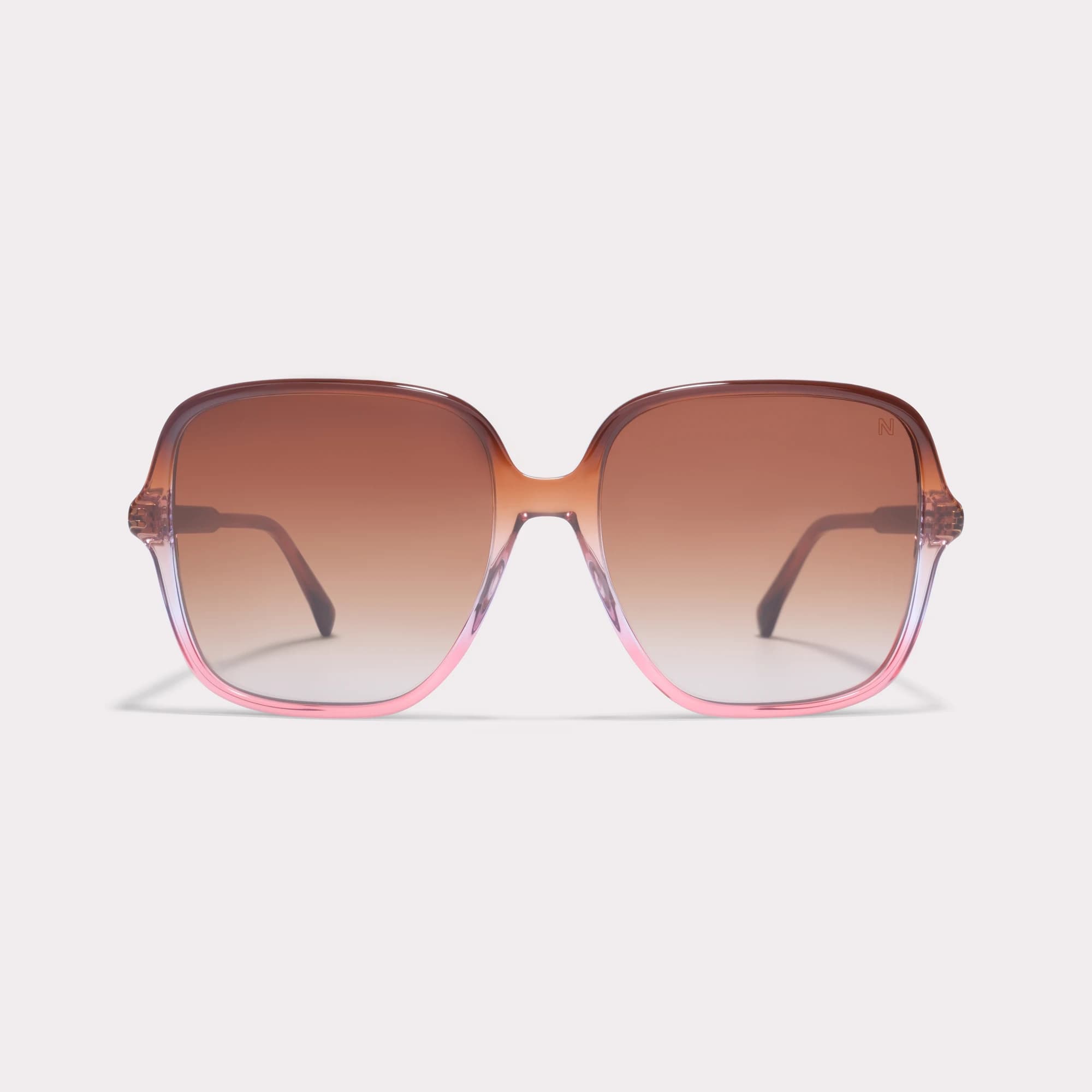 Un par de Jenny Gradient Pink Gafas de sol vista de frente