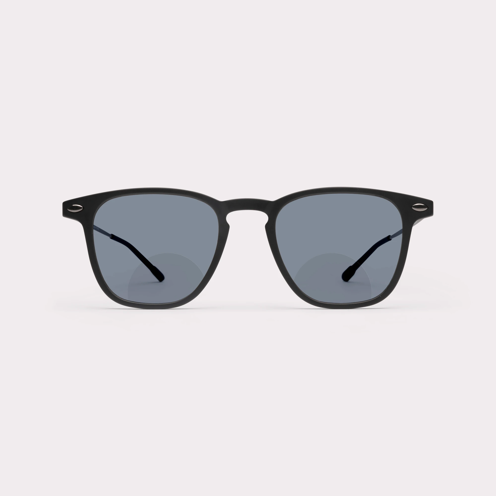 Une paire de Doni Noir Lunettes de soleil bifocales vue de face