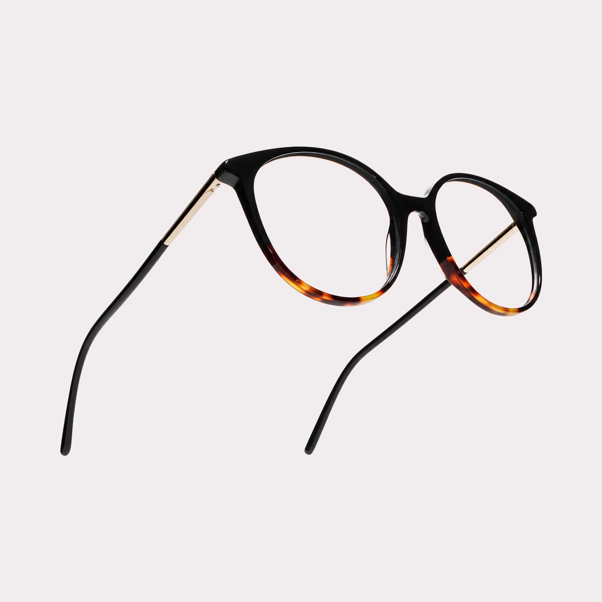 Un par de June Black Tortoise Gafas graduadas en vista macro