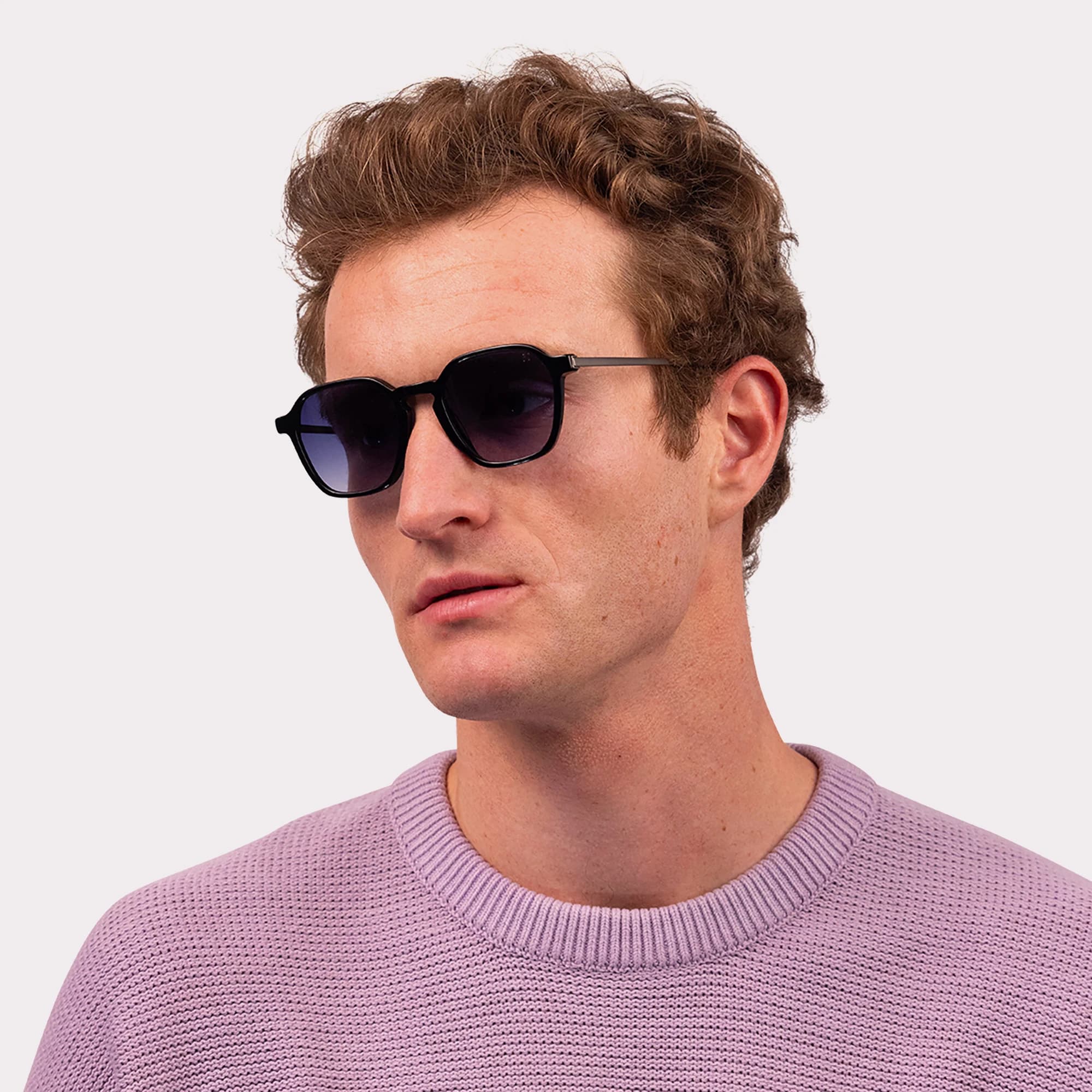 Une paire de Aaron Noir Lunettes de soleil