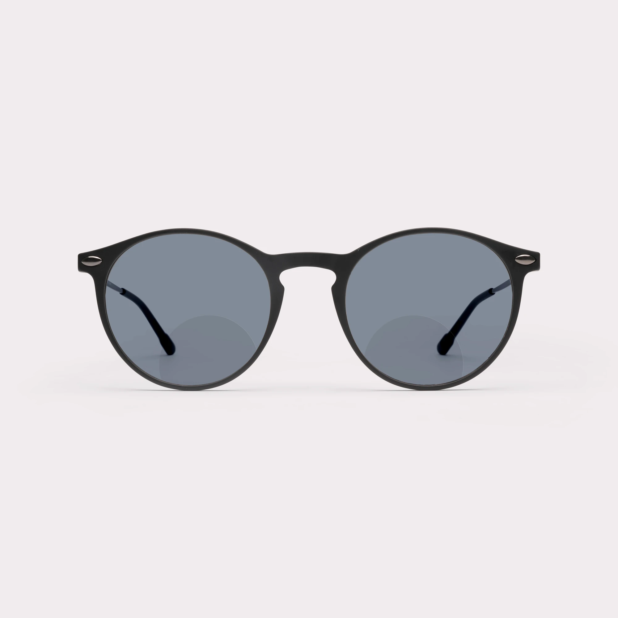 Une paire de Cruz Noir Lunettes de soleil bifocales vue de face