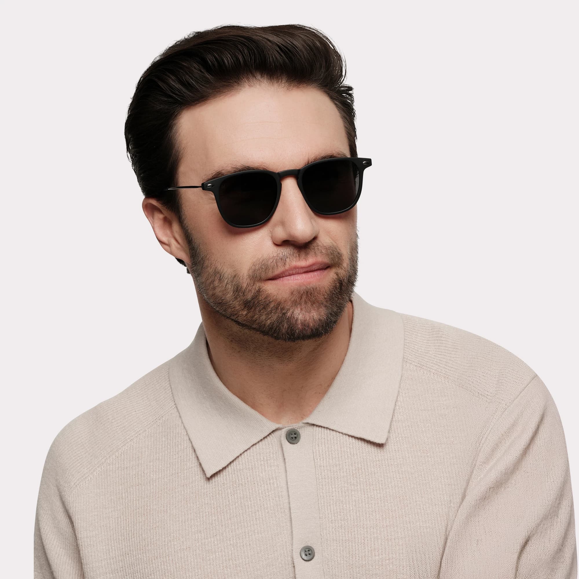 Une paire de Doni Noir Lunettes de lecture solaires