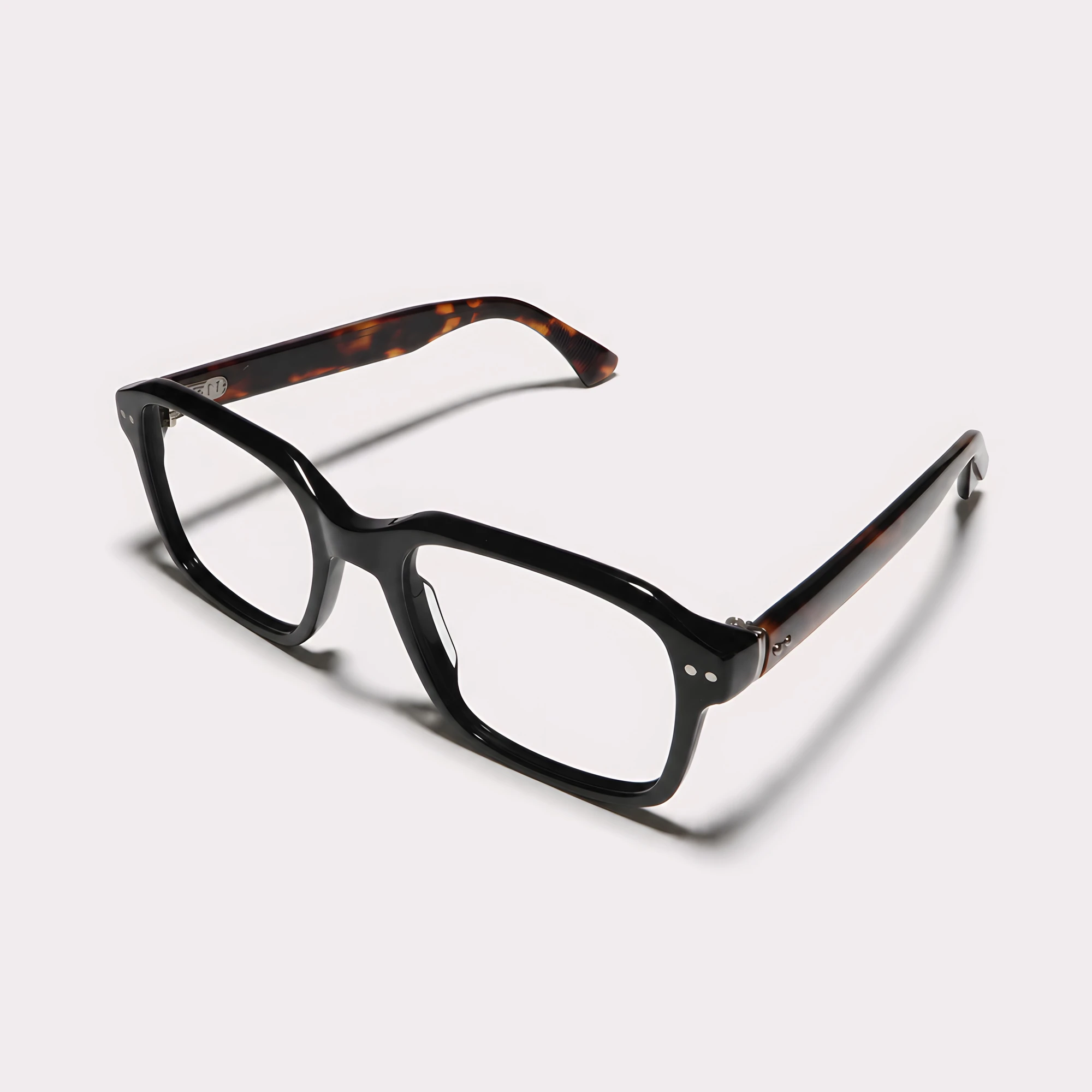 Un par de Jack Black Tortoise Gafas graduadas vista de lado