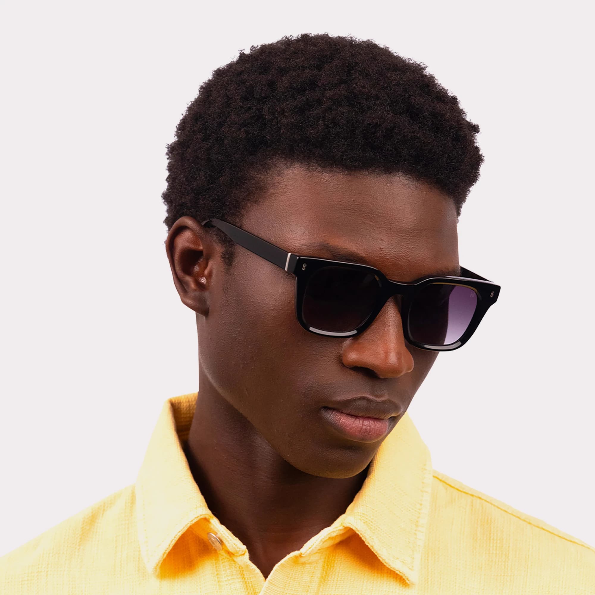 Une paire de Vega Noir Lunettes de soleil
