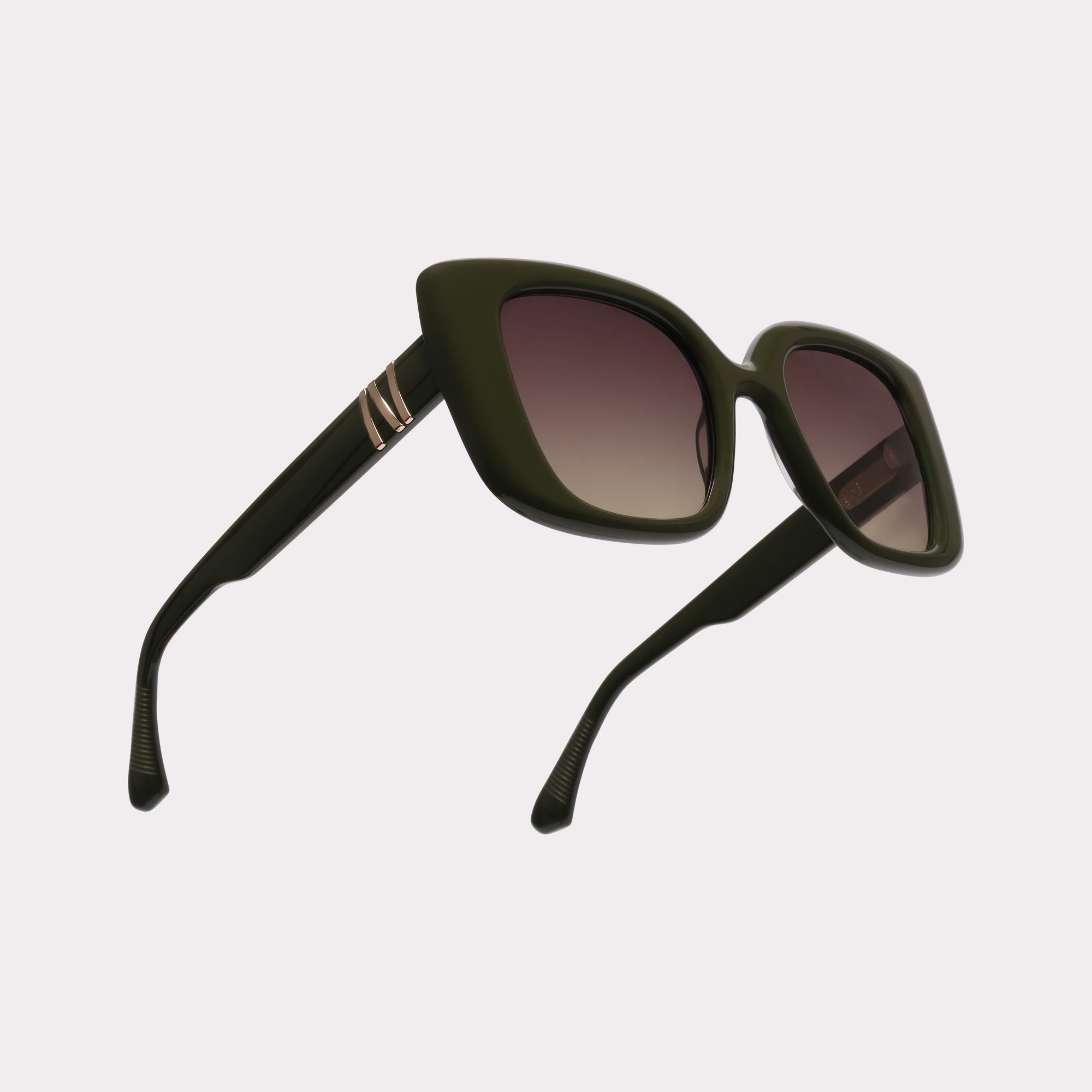 Ein Paar Mona Camo Sonnenbrille in der Makroansicht