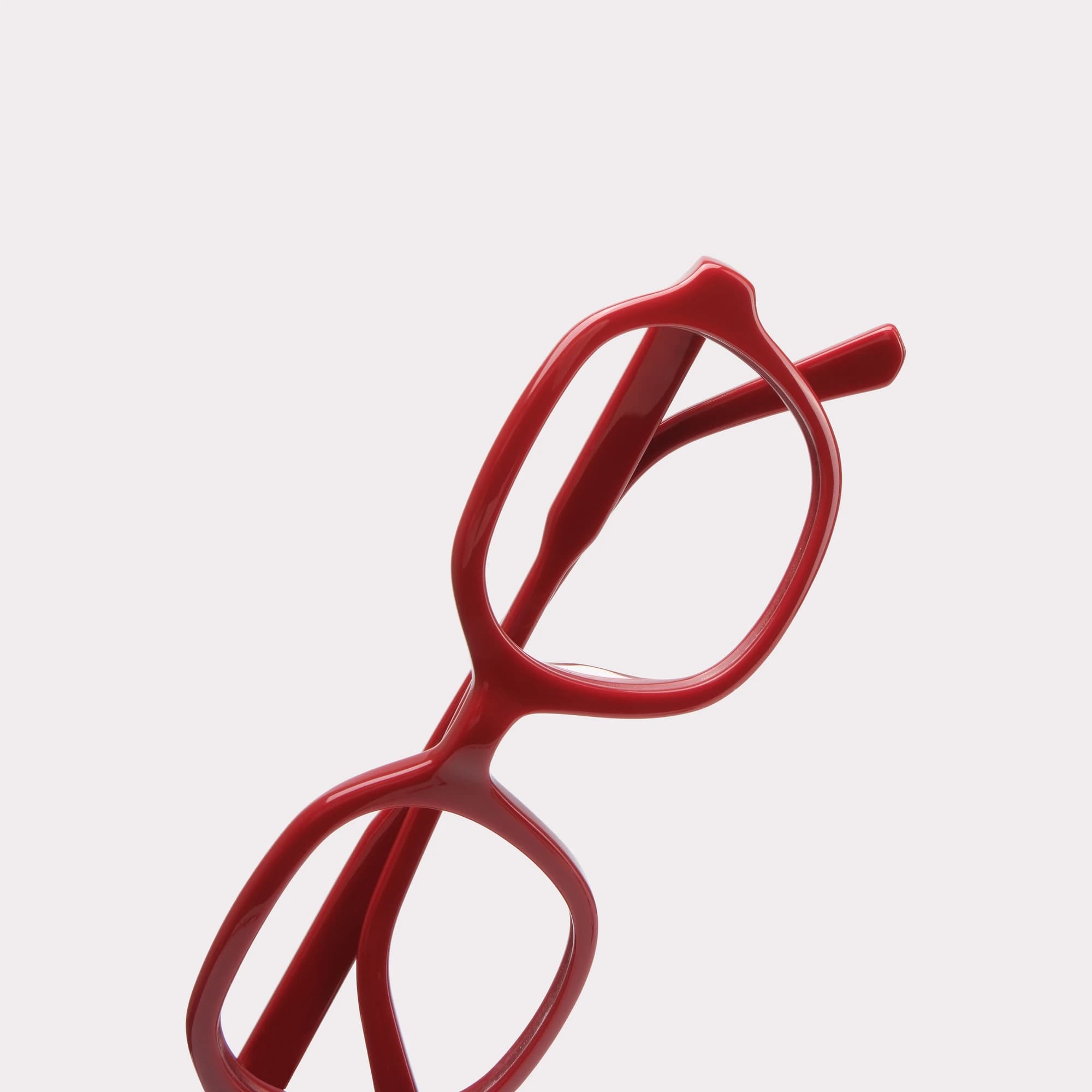 Ein Paar Lana Burgundy Multidistanz™-Lesebrille mit Blaulichtfilter in der Makroansicht