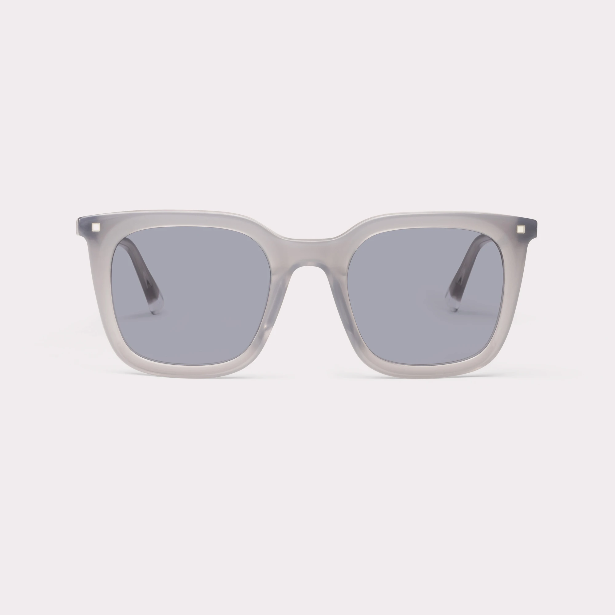 Une paire de Candid Gris clair Lunettes de soleil vue de face