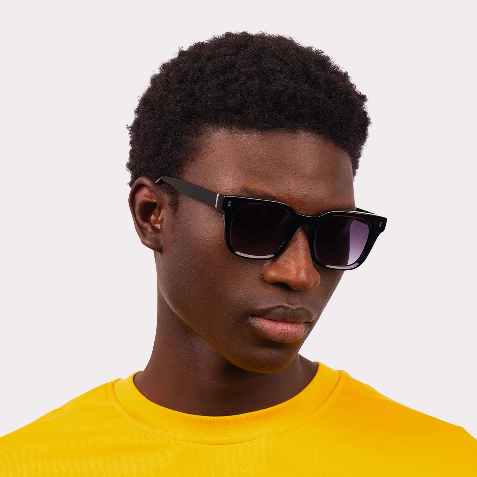 Une paire de Vega Noir Lunettes de soleil