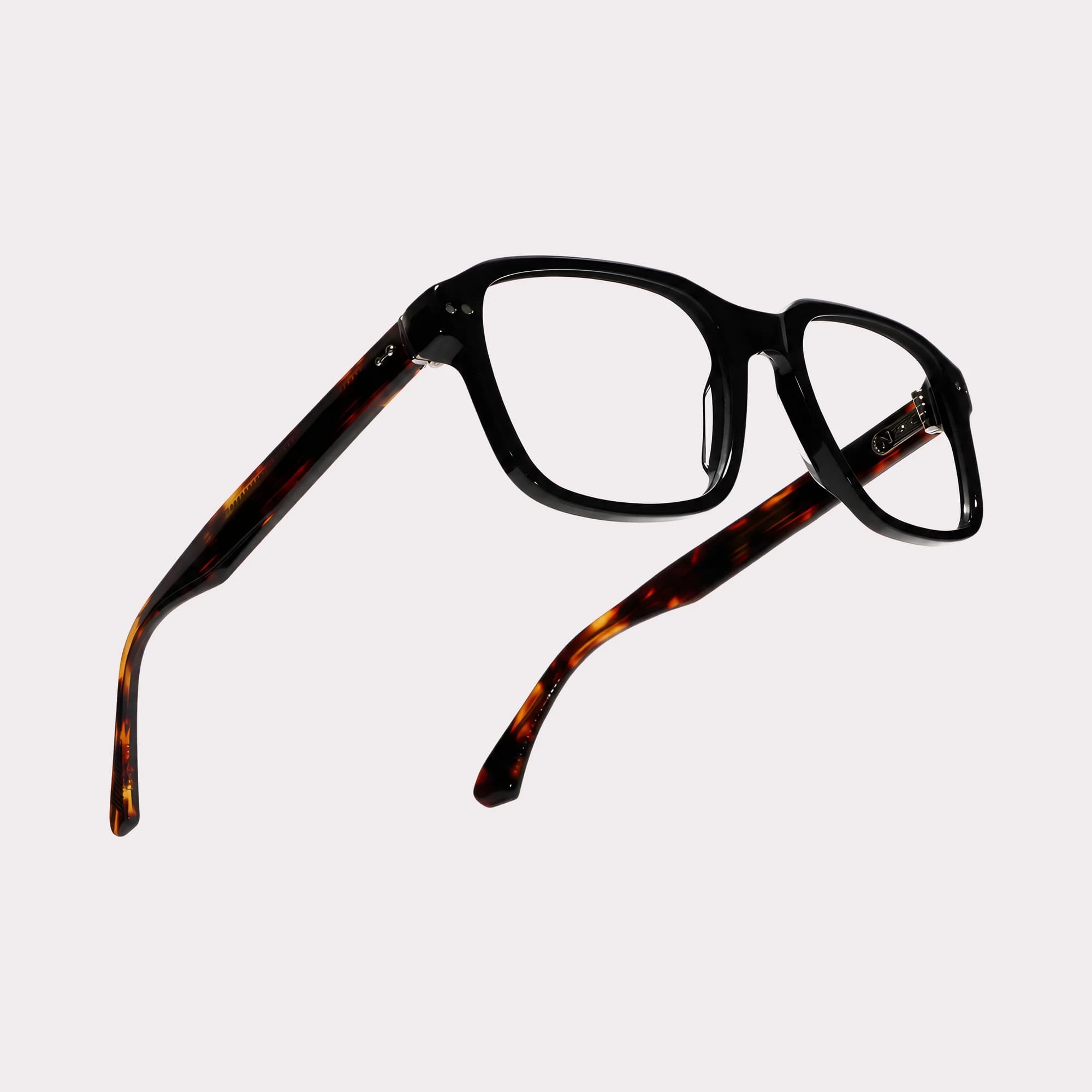 Un par de Jack Black Tortoise Gafas graduadas en vista macro