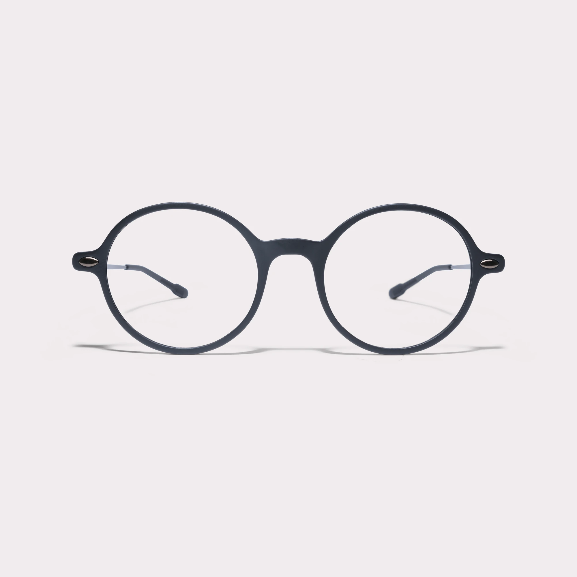 Une paire de Milo Noir Lunettes multi-distance™ anti-lumière bleue vue de face