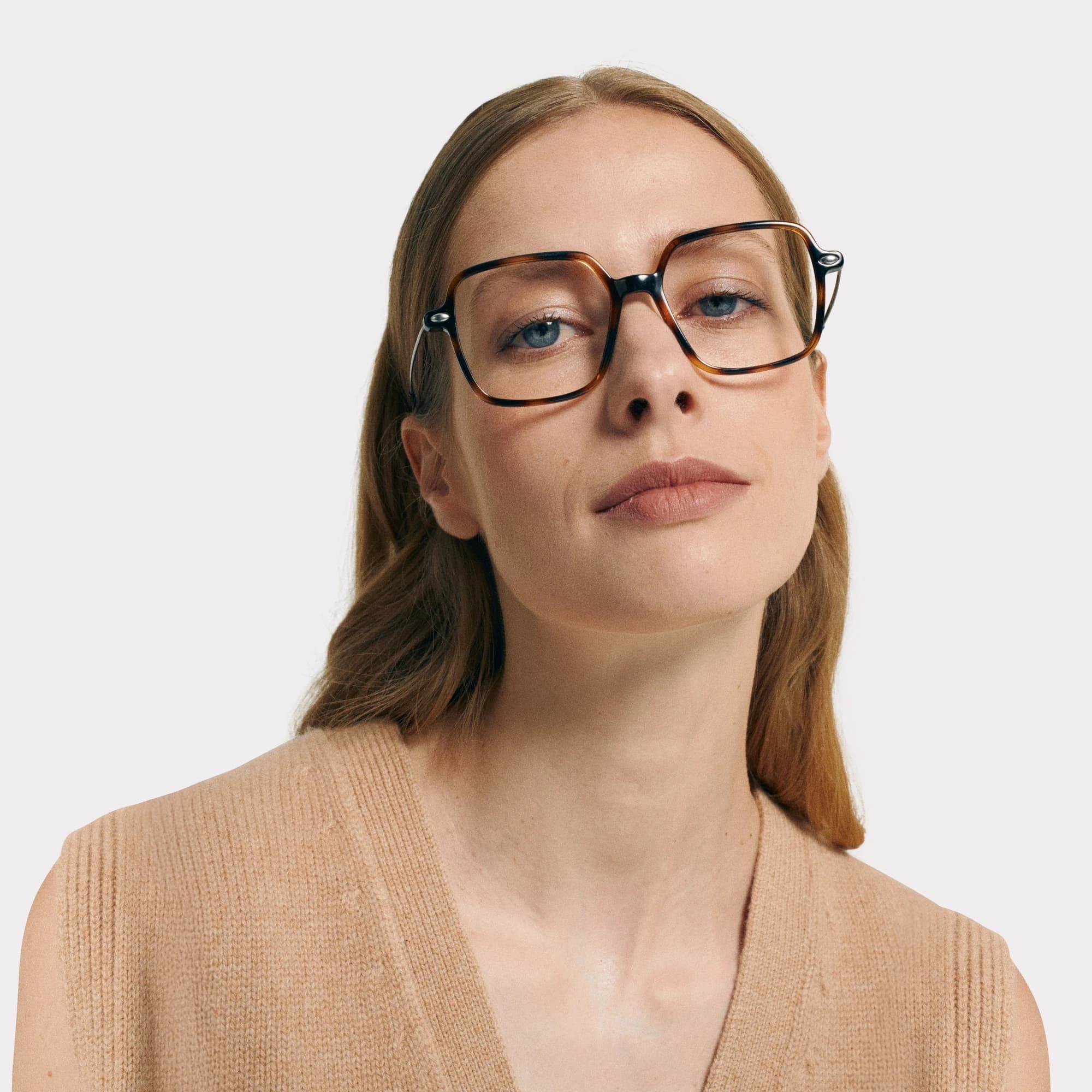 Une paire de Lena Tortoise Lunettes de lecture