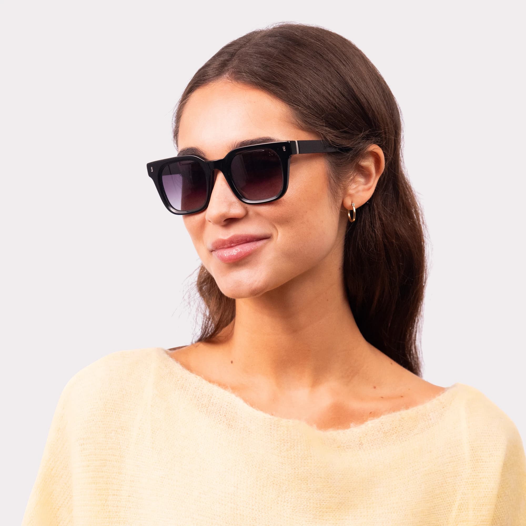 Une paire de Vega Noir Lunettes de soleil