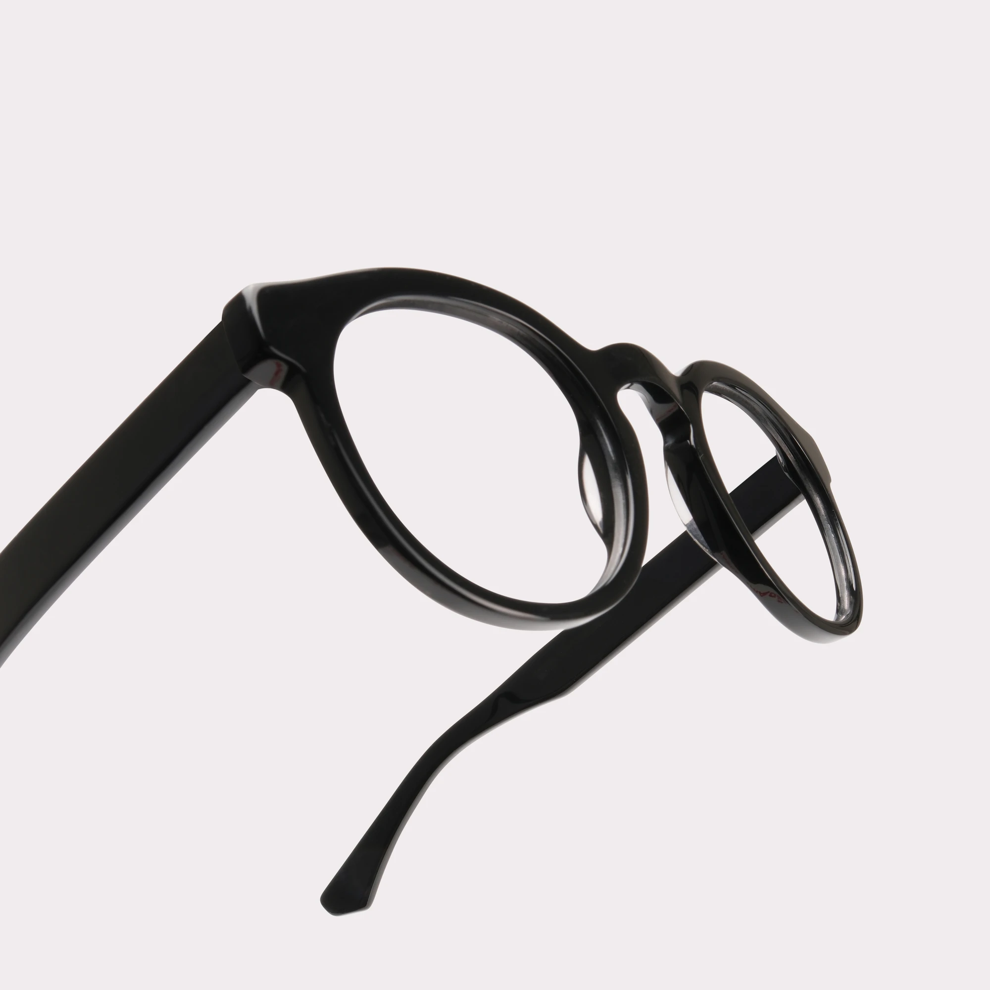 Un par de Robben Negro Gafas de lectura en vista macro