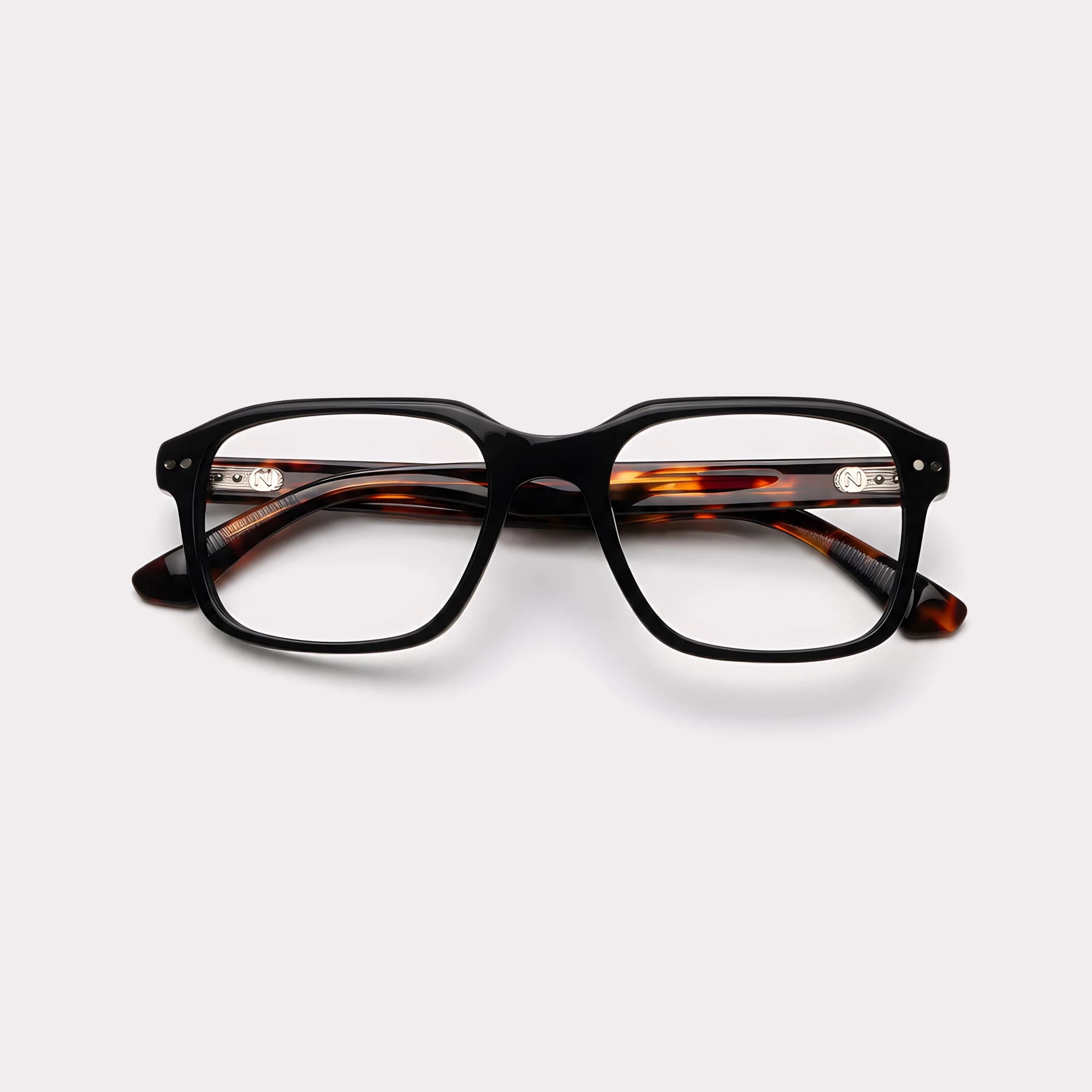 Un par de Jack Black Tortoise Gafas graduadas plegado
