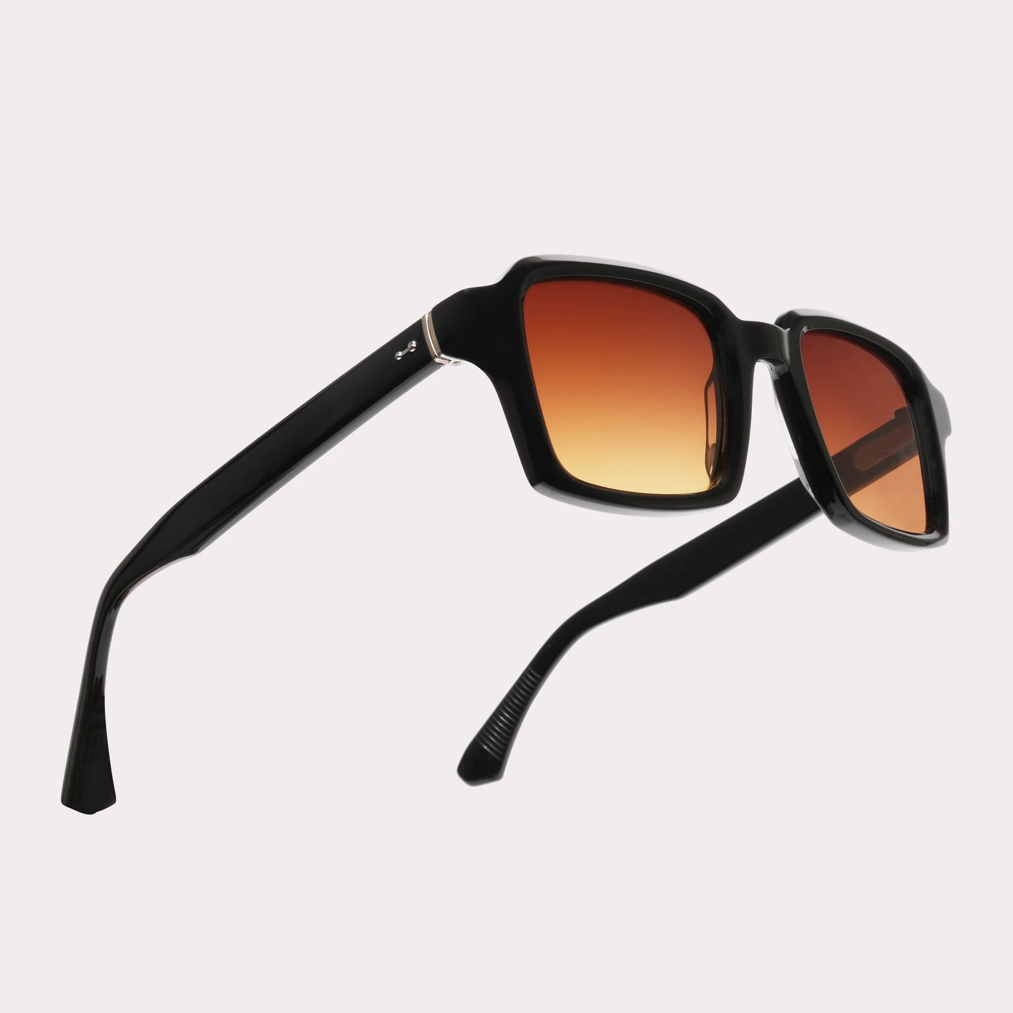 Ein Paar Dries Schwarz Sonnenbrille in der Makroansicht