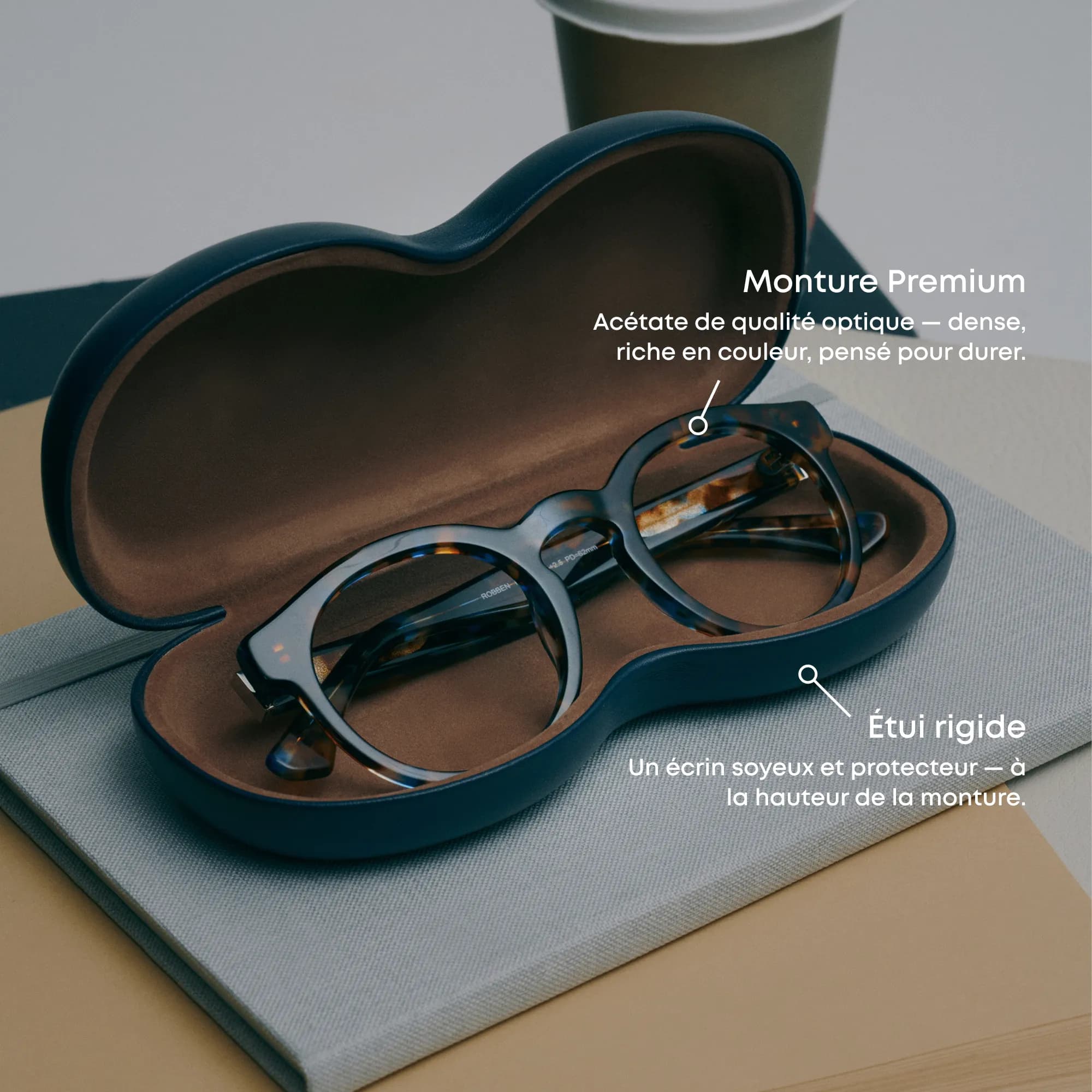Une paire de Justin Noir Lunettes multi-distance™ anti-lumière bleue